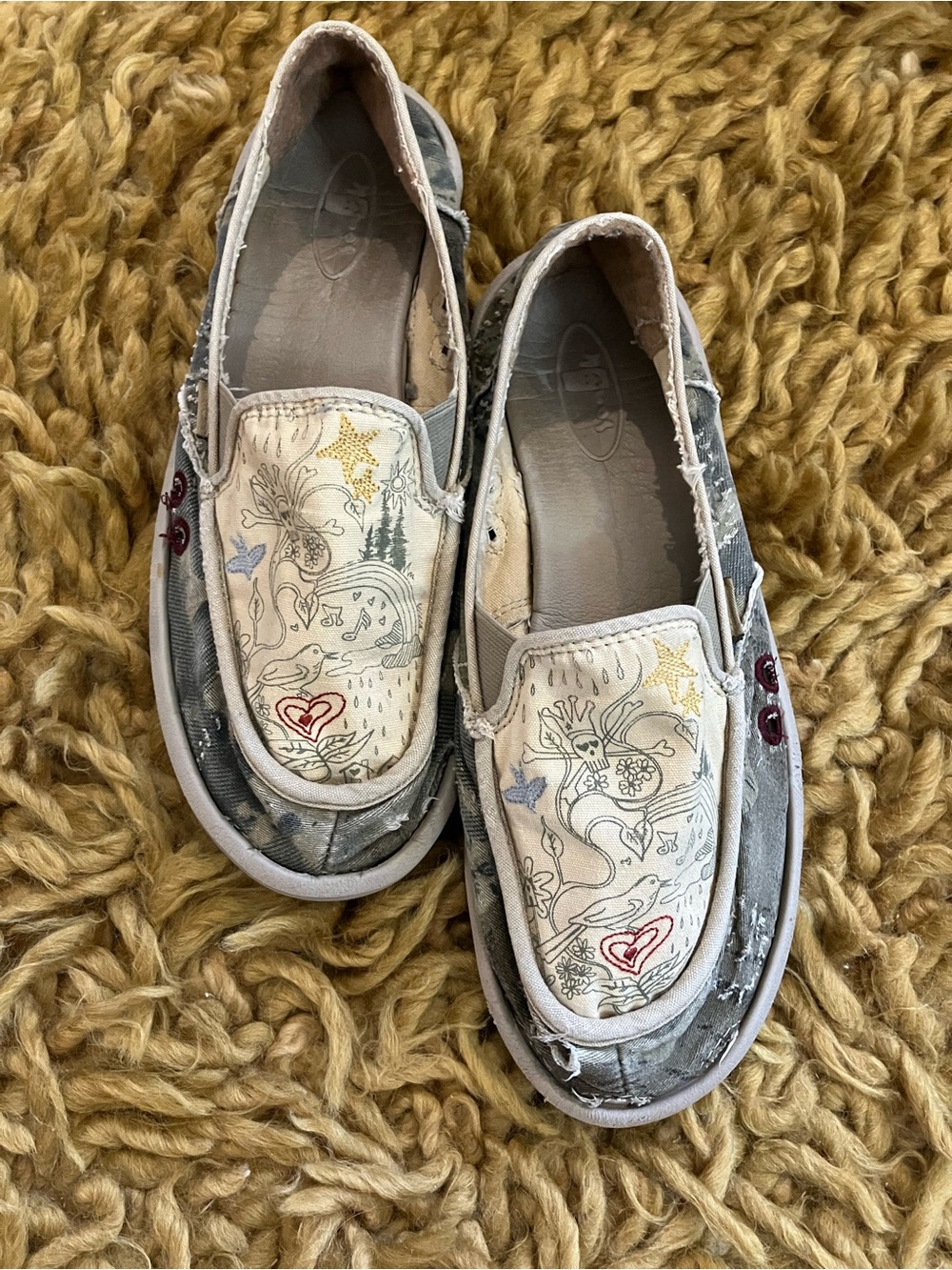 Sanuk Gray & Cream Multi Colored Print Distressed Slip-On Flats- Size 8